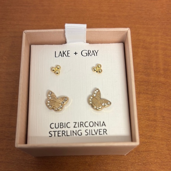 Gold Butterfly Earrings - Picture 1 of 1